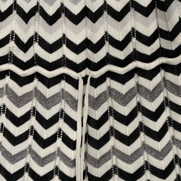 White House Black Market Black and White Chevron Dress - Picture 2 of 3